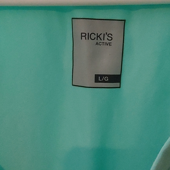 Activewear tshirt - Picture 3 of 3